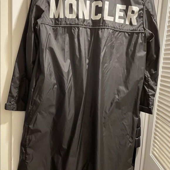 Moncler light trench-coat - Picture 6 of 10